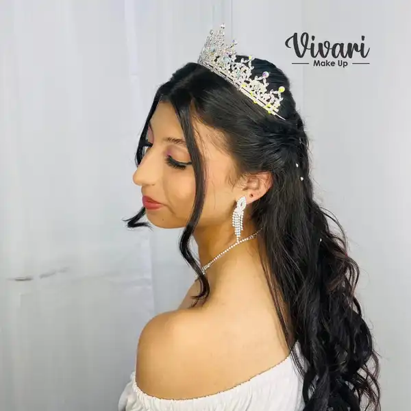 Maquillaje para 15 años con peinado